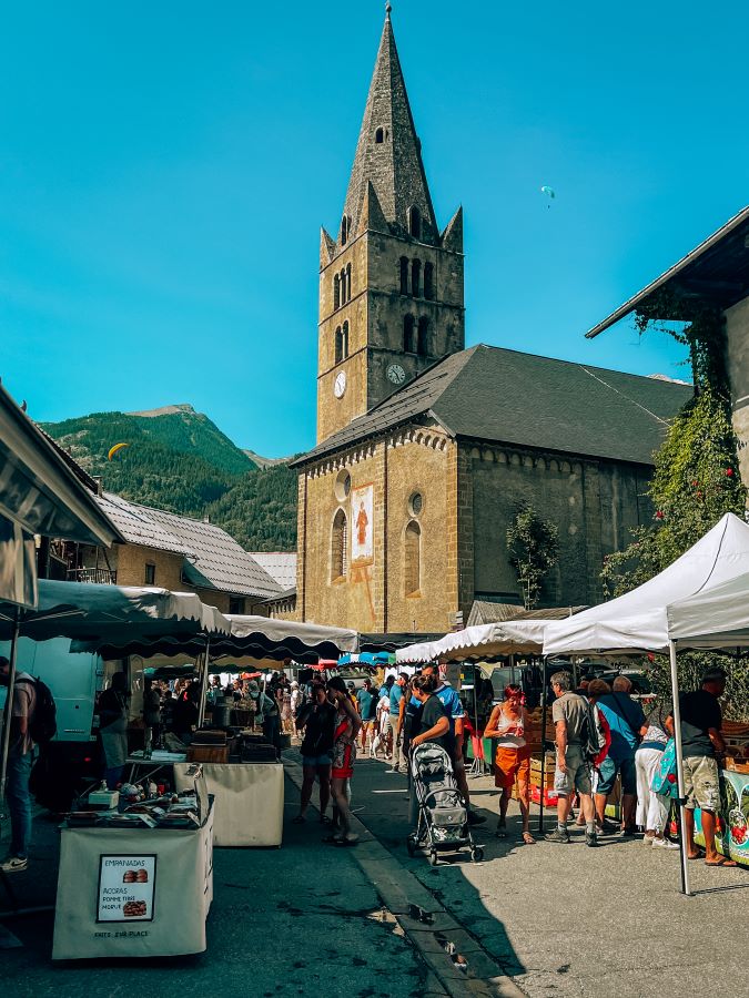 Borgo di Vallouise durante il mercato