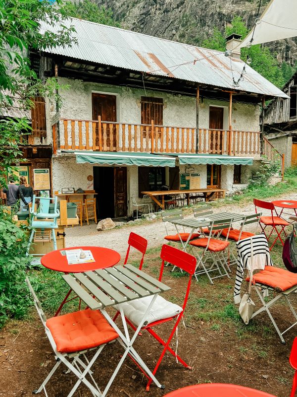 esterno del ristorante Aile Chaude a Ailefroide